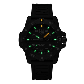 Master Carbon Seal Automatic, 45 mm, Militäruhr - 3877, Nachtansicht mit grünen und orangenen Leuchtröhren