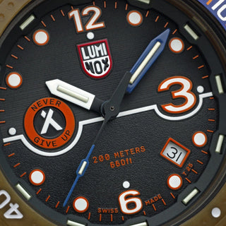 Bear Grylls Survival ECO, 42 mm, Rule of 3 - 3721.ECO, Detailansicht auf das Ziffernblatt