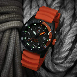 Bear Grylls Survival, 42 mm, Taucheruhr - 3729.NGU, UV Shot grüne und orangene Leuchtröhren