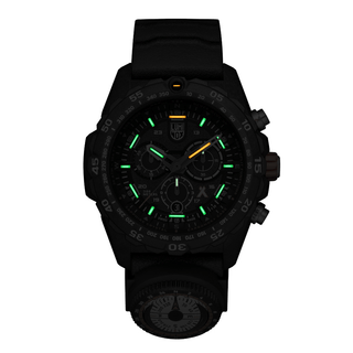 Bear Grylls Survival, 45 mm, Chronograph mit Kompass - 3741, Nachtansicht mit Leuchtröhren