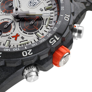 Bear Grylls Survival Master, 45 mm, Chronograph mit Kompass - 3748	, Detailansicht Ziffernblatt und Krone