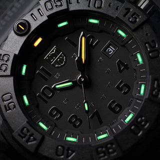 Navy SEAL, 45 mm, Taucheruhr - 3501.BO.F, UV Shot mit Detailansicht des Ziffernblatts