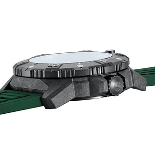 Master Carbon Seal Automatic, 45 mm, Militäruhr - 3877, Seitenansicht mit Krone und Armband