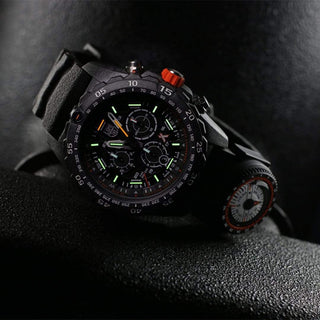 Bear Grylls Survival, 45 mm, Chronograph mit Kompass - 3741, UV Shot grüne und orangene Leuchtröhren