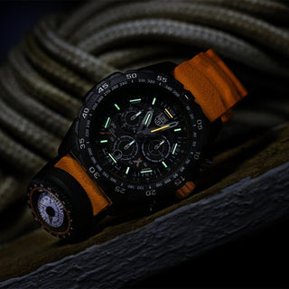 Bear Grylls Survival, 45 mm, Chronograph mit Kompass - 3749, UV Shot grüne und orangene Leuchtröhren